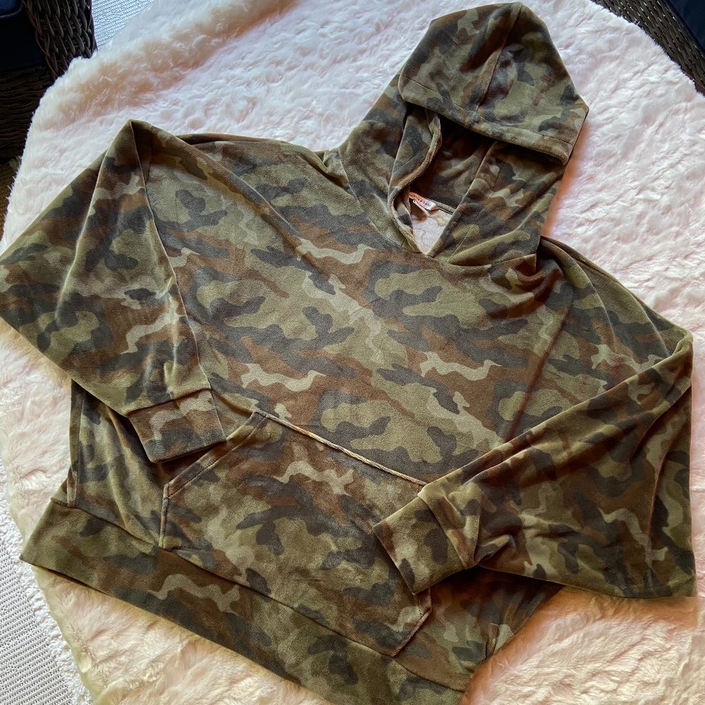 American Eagle Velour Camo Hoodie